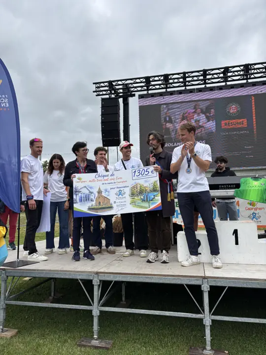 Remise des chèques sur le podium